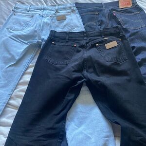 3 Pairs of Wrangler and Levi Jeans all 32x34 EUC